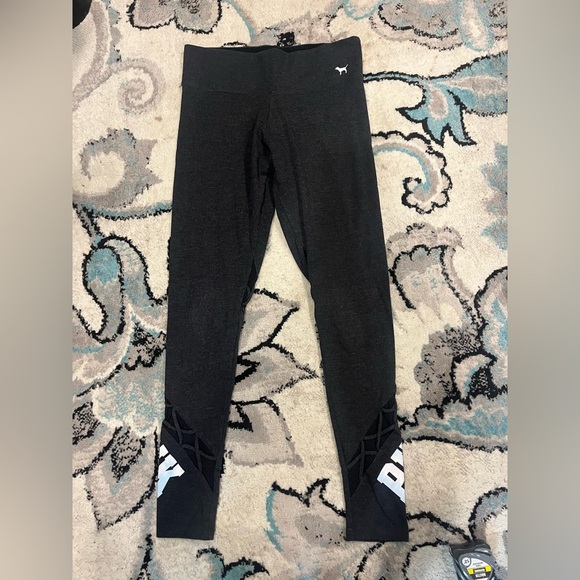 Pink Victoria's Secret Black Leggings Sleek Form-Fitting Design Sz small - Picture 1 of 6